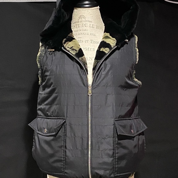 Camouflage Dyed Rex Rabbit Puffer Vest by Blue Duck - Picture 5 of 9